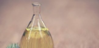 Castor Oil for Wrinkles – Is It Good for Eye and Forehead Wrinkles? – 9 Methods