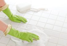 How to Get Rid of Mold and Mildew From Your Shower