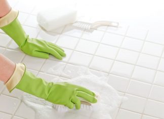 How to Get Rid of Mold and Mildew From Your Shower