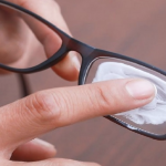 4 ways to remove scratches from your glasses!