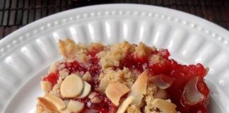 STRAWBERRY RHUBARB CRUNCH