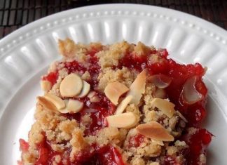 STRAWBERRY RHUBARB CRUNCH