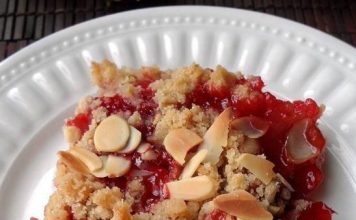 STRAWBERRY RHUBARB CRUNCH