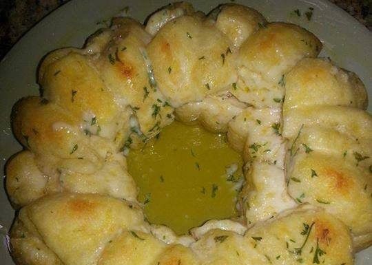 PULL-APART GARLIC BREAD