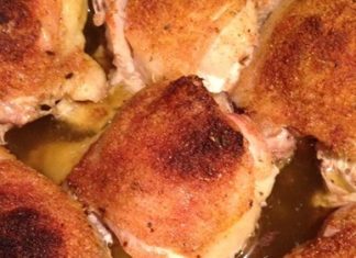THE BEST AND EASIEST BAKED CHICKEN THIGHS