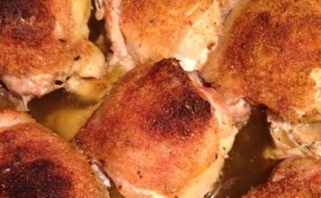 THE BEST AND EASIEST BAKED CHICKEN THIGHS