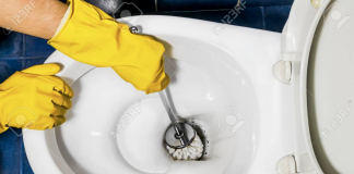 Use these 7 tips to clean your bathroom