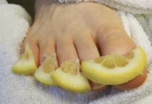 Use these 10 home remedies to deal with toenail fungus