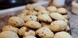 Banana Bread Chocolate Chip Cookies