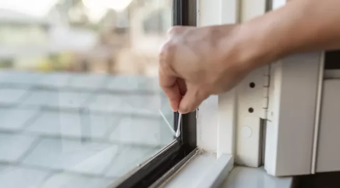 6 Ways to Clean Sliding Windows Using Homemade Cleaner