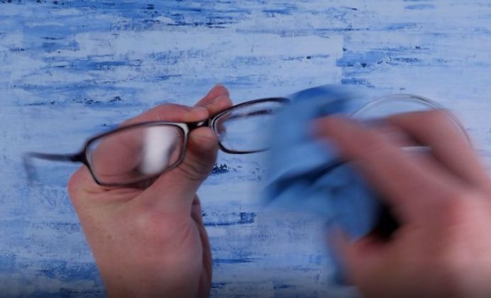 10 ways to remove scratches from eyeglasses - Grandma's Things