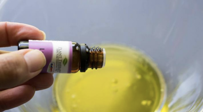 The proper way to make dandelion and coconut oil moisturizer
