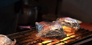 Here’s why you should put an aluminum foil in your skillet when you are cooking