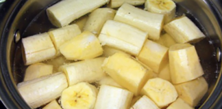 Make this banana tea to have a good night sleep