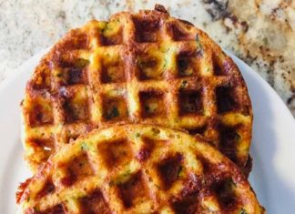 BACON CHEDDAR BAY BISCUITS CHAFFLE RECIPE