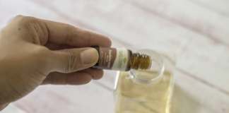 Moisturize your skin using this DIY foaming facial wash