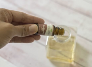 Moisturize your skin using this DIY foaming facial wash