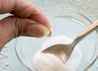 The proper way to make an anti-aging eye cream