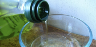 How to make a DIY mosquito, fly and bug repellent