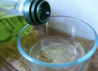 How to make a DIY mosquito, fly and bug repellent