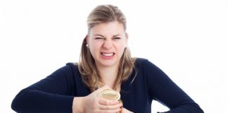 5 Simple Methods to Open a Difficult Jar