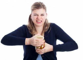 5 Simple Methods to Open a Difficult Jar