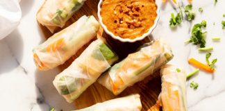 VEGAN FRESH SPRING ROLLS WITH PEANUT SAUCE
