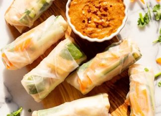 VEGAN FRESH SPRING ROLLS WITH PEANUT SAUCE