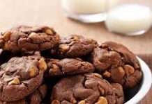 This Delicious Peanut butter-chocolate Cookies will make you drool!