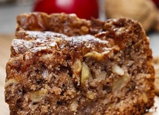 Cinnamon Apple Cake