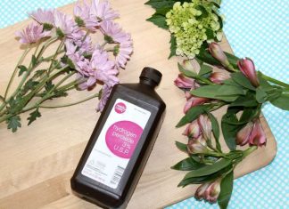 12 Unexpected Yet Helpful Uses For Hydrogen Peroxide