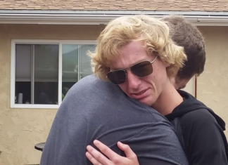 Color blind brothers fall into each other’s arms and cry after seeing color for the first time