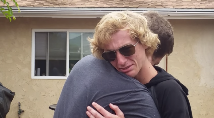 Color blind brothers fall into each other’s arms and cry after seeing color for the first time