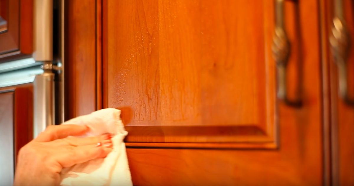 How To Remove Grease And Cooking Odors From Kitchen Cabinets