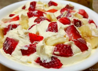 Strawberry Banana Cheesecake Salad!