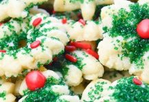 CREAM CHEESE SPRITZ COOKIES (CHRISTMAS TREATS!)