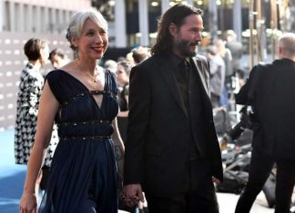 Keanu Reeves Goes Public with Girlfriend for the First Time in Decades