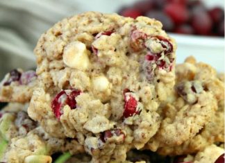 WHITE CHOCOLATE OATMEAL CRANBERRY COOKIES