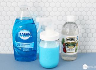 DIY Simple And Easy Tub Cleaner.