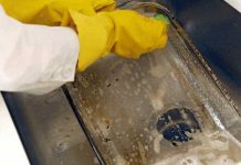 3 Ways To Thoroughly Clean Stubbornly Stained Bakeware