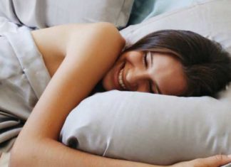 6 Perks Of Sleeping Naked.