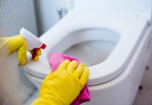 How To Clean Your Whole Bathroom In 5 Minutes.