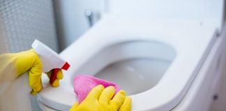 How To Clean Your Whole Bathroom In 5 Minutes.