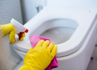 How To Clean Your Whole Bathroom In 5 Minutes.