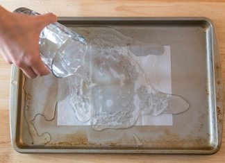 How To Easily Restore Burnt And Stained Baking Sheets