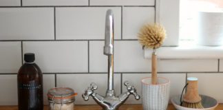 DIY Natural And Cheap Sink Cleanser.