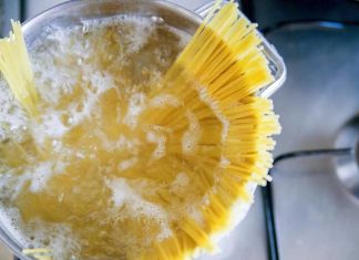 According To Cooking Experts, This Is Why You Should Stop Boiling Your Pasta In A Large Pot.