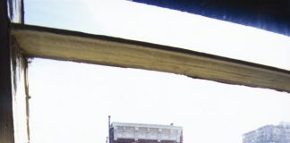 How to Remove Hard Water Stains From Glass