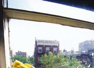 How to Remove Hard Water Stains From Glass