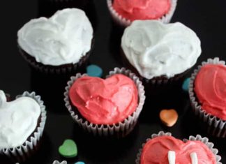 HEART CUPCAKES (MADE WITH A MUFFIN TIN)